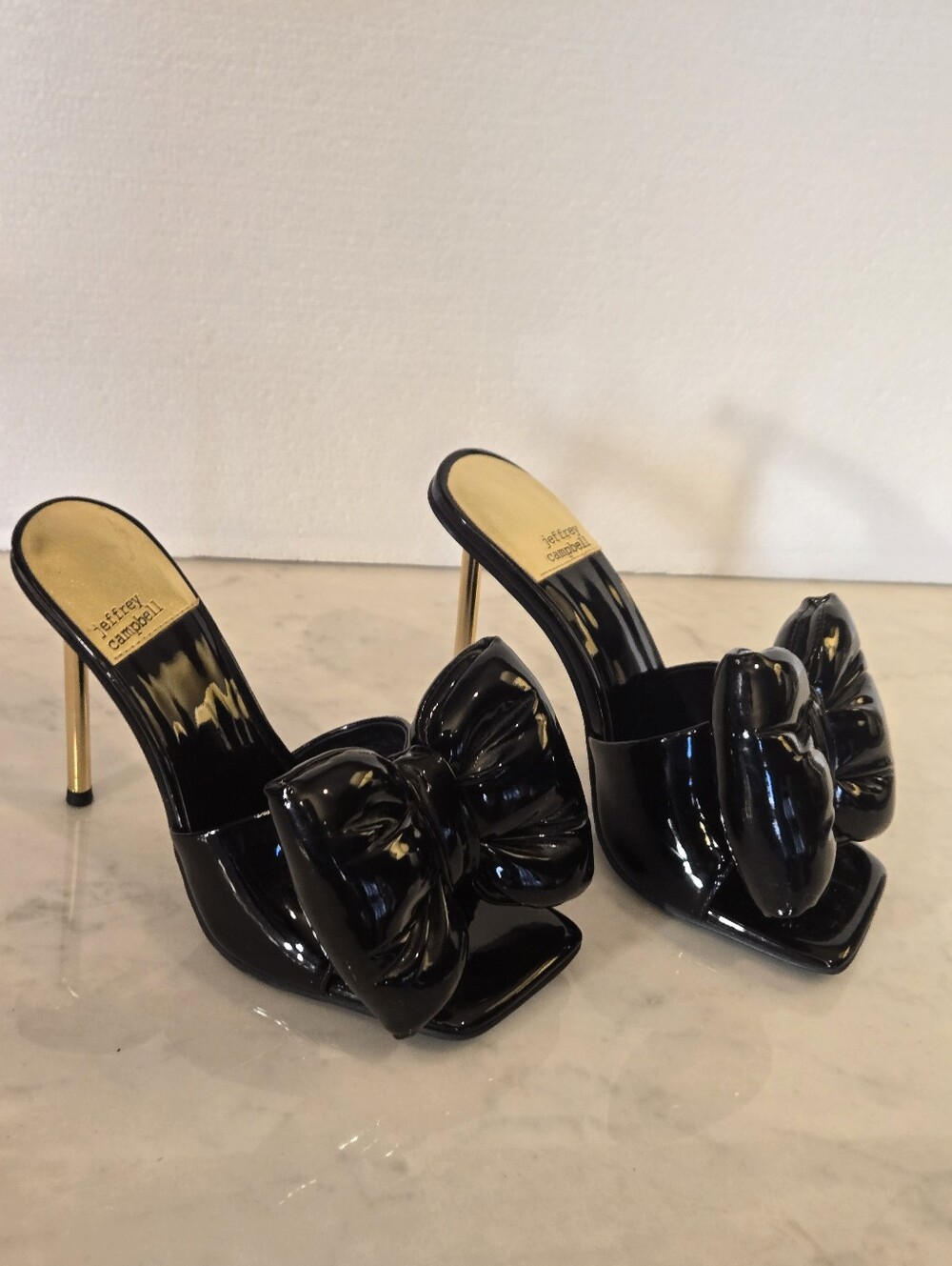 NWOB Jeffrey Campbell Black Patent Bow Slides With Gold Stiletto Heels 6.5
